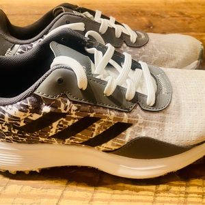 Adidas Youth 5 golf sneakers EUC